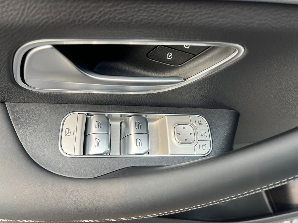 New 2026 MANUFAKTUR Moonlight White Metallic Mercedes-Benz GLS 450 image 11