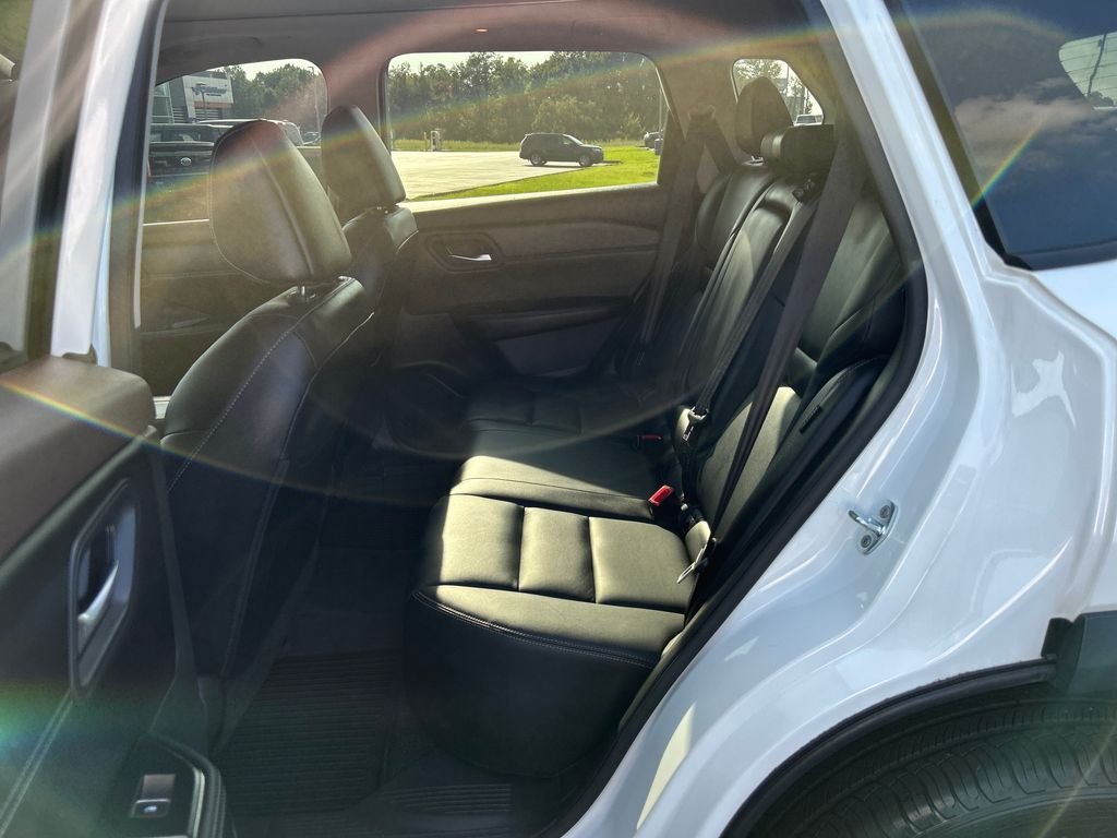 Used 2023 White Nissan SL image 14
