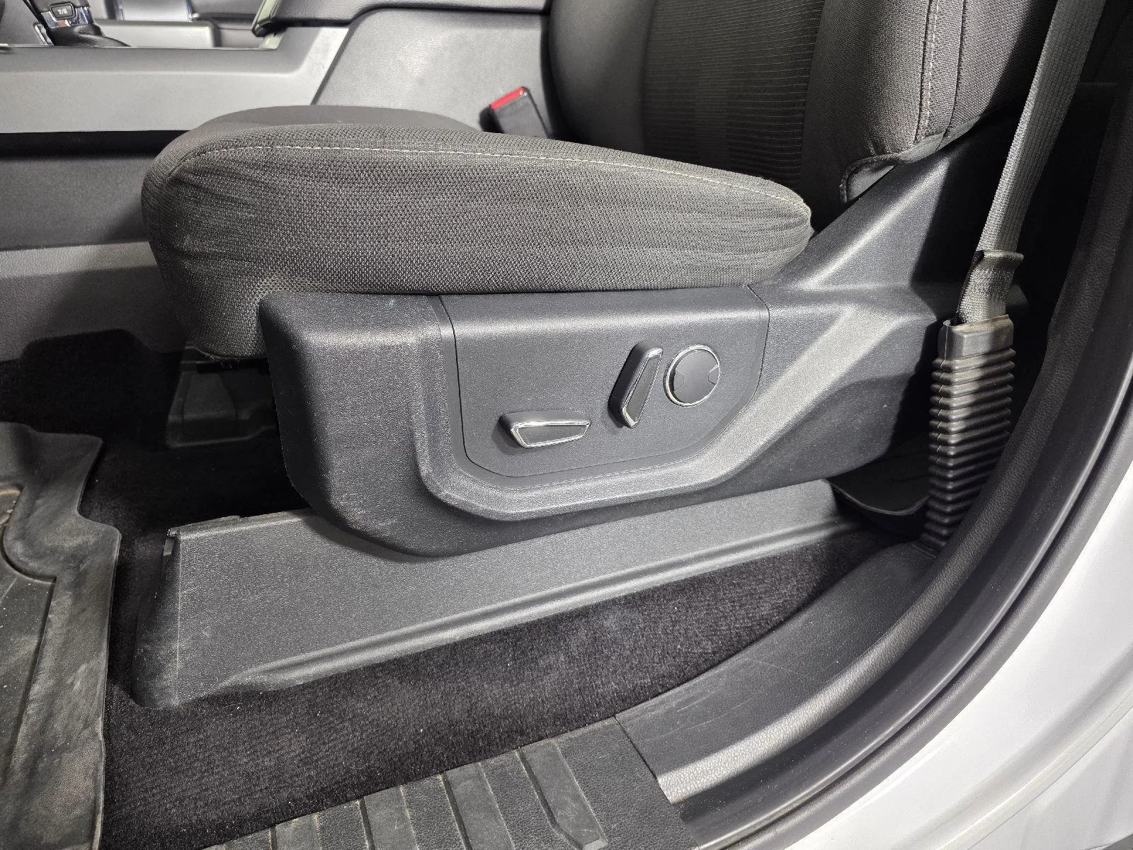 Used 2016 Oxford White Ford XLT image 14