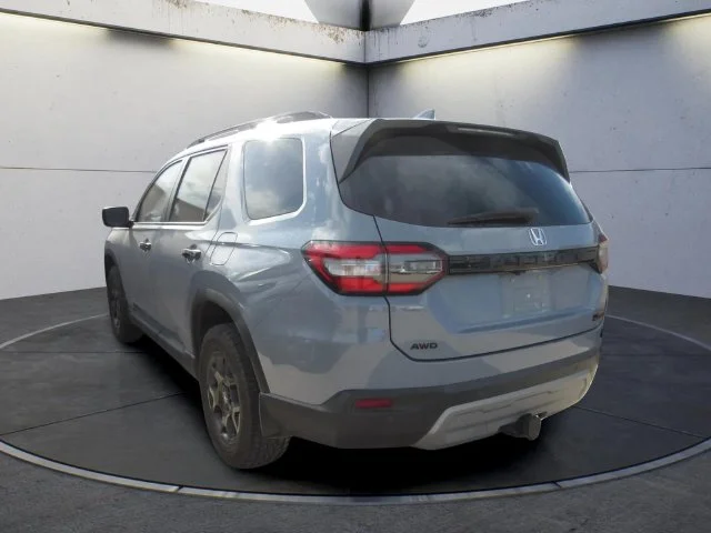 Certified Used 2025 Sonic Gray Pearl Honda TrailSport image 4