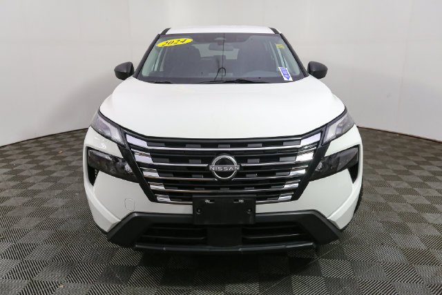 Used 2024 White Nissan S image 4