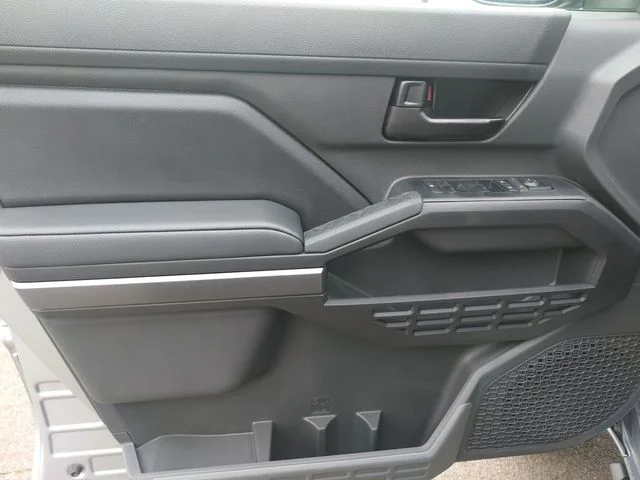 2025 Toyota Tacoma SR5 - Photo 17