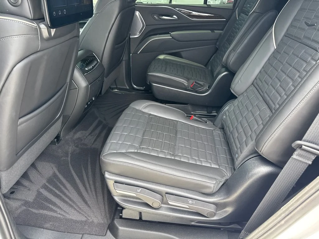 Used 2023 White Cadillac Sport Platinum image 20