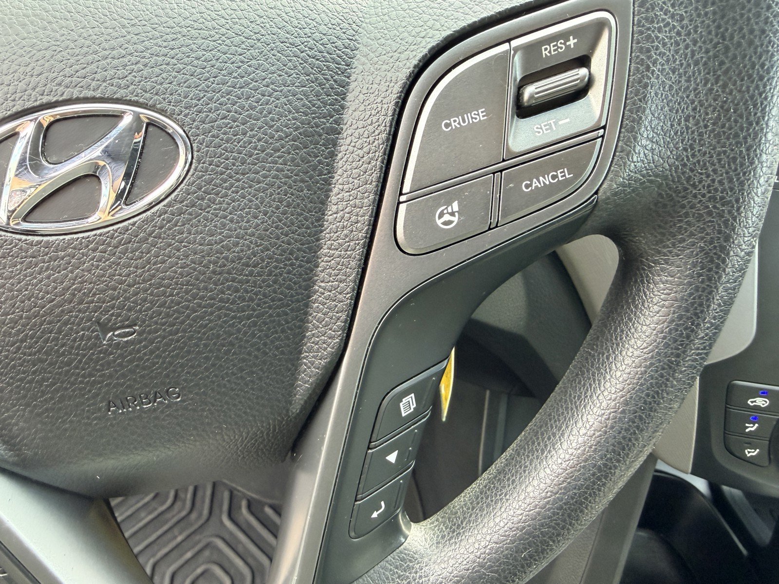 Used 2015 White Hyundai GLS image 15