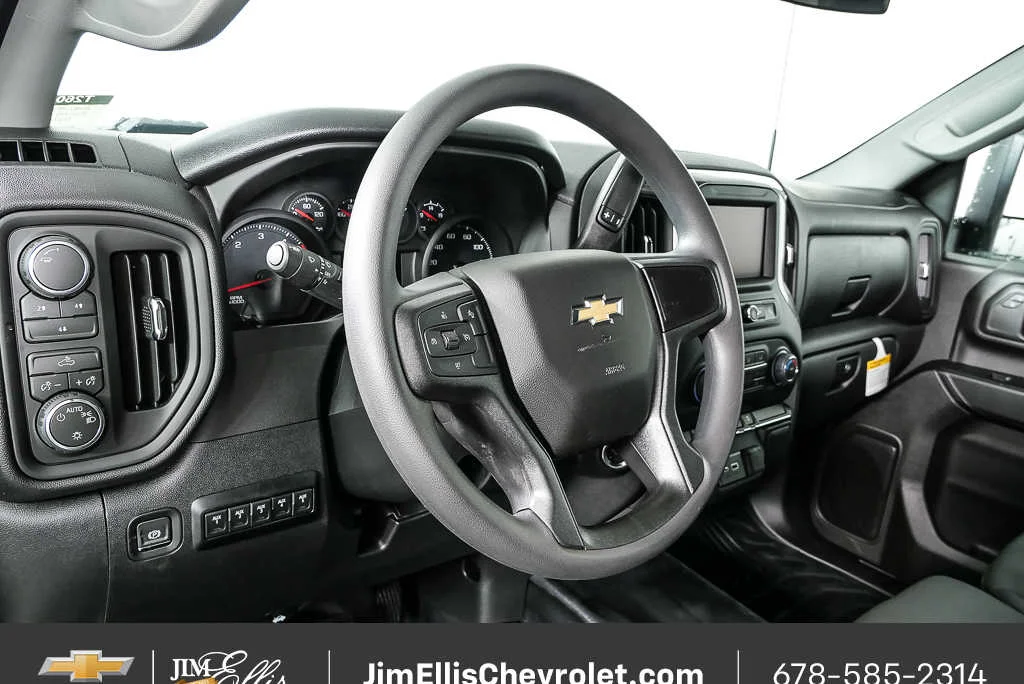 New 2026 Summit White Chevrolet WT image 4