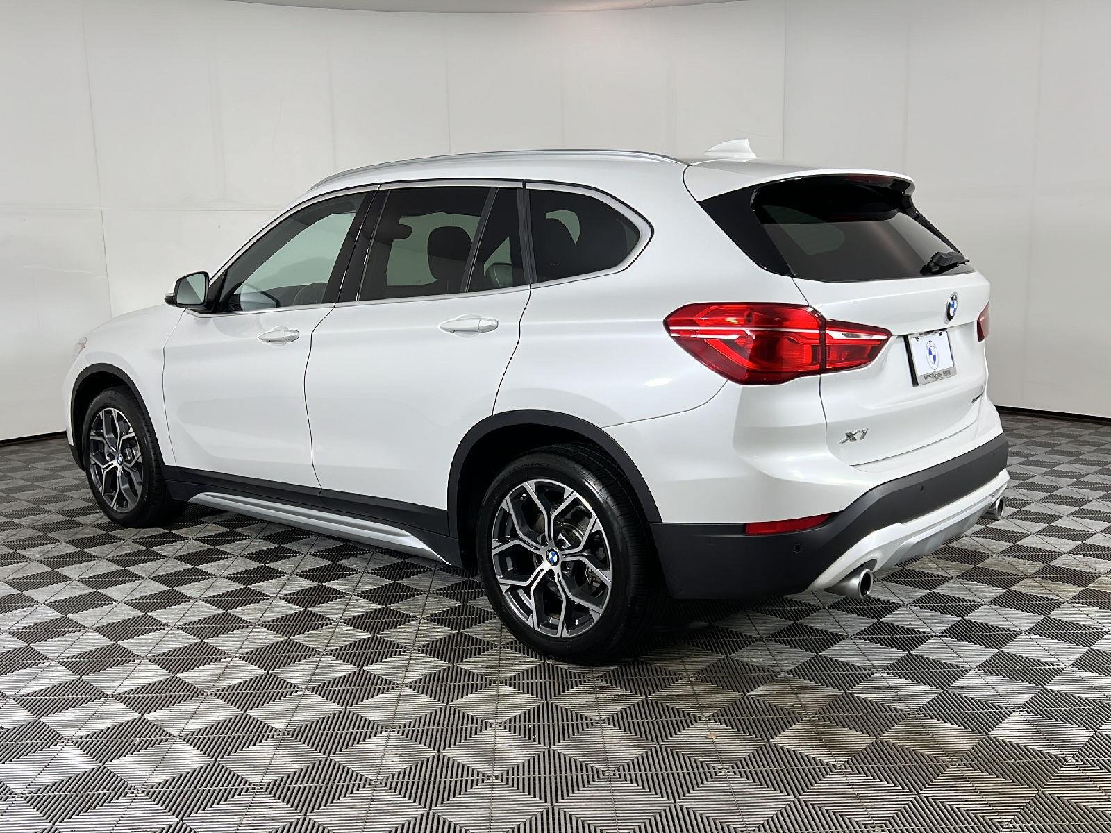 Used 2022 Mineral White Metallic BMW xDrive28i image 9
