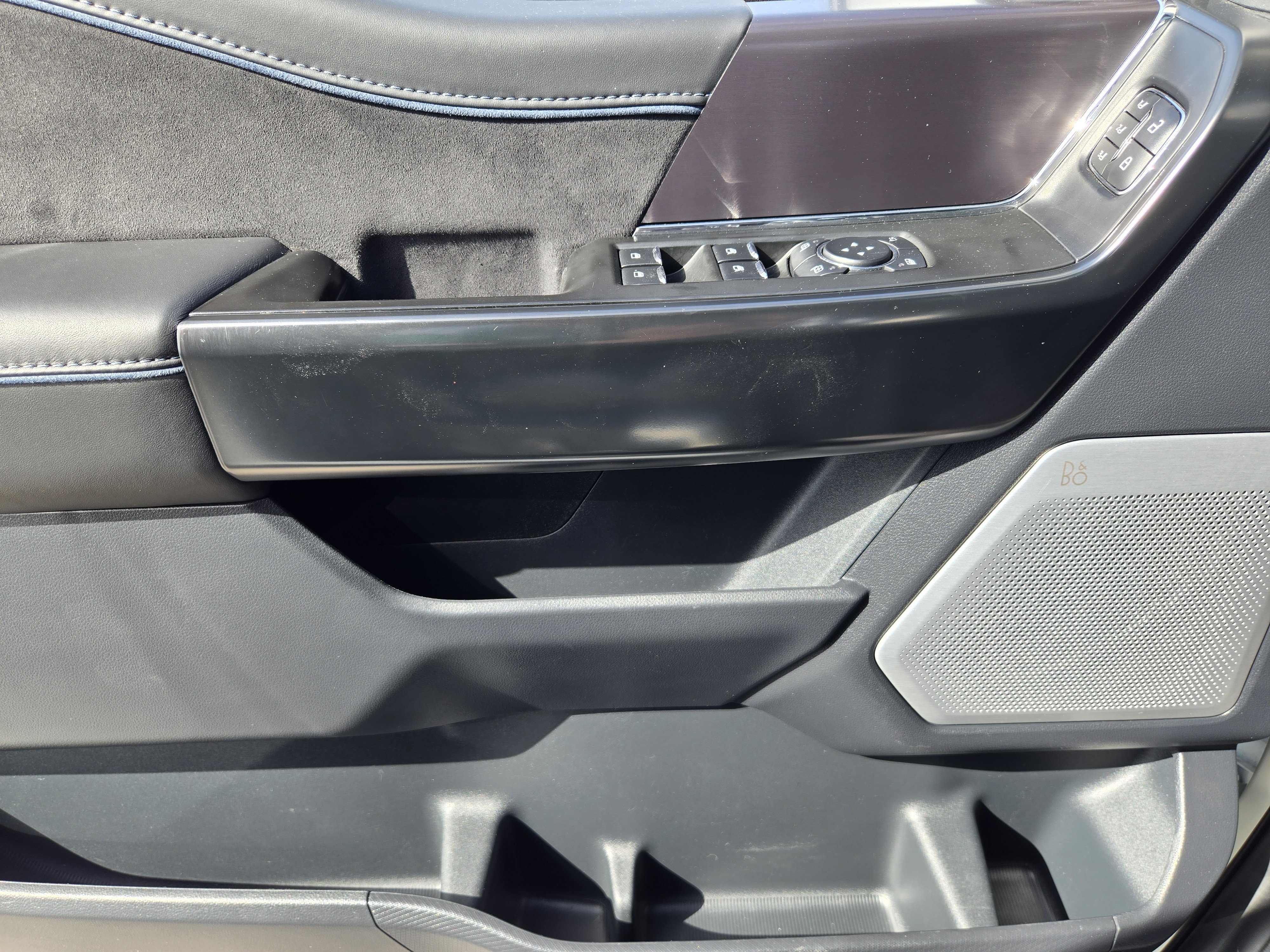 Used 2024 White Metallic Ford Platinum image 19