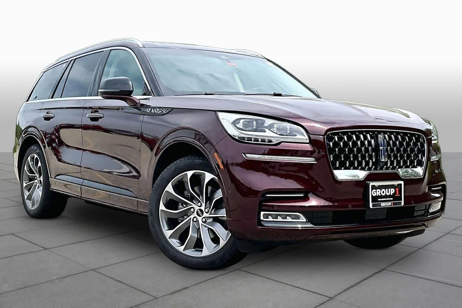 Used 2022 Burgundy Velvet Metallic Tinted Clearcoat Lincoln Grand Touring image 3