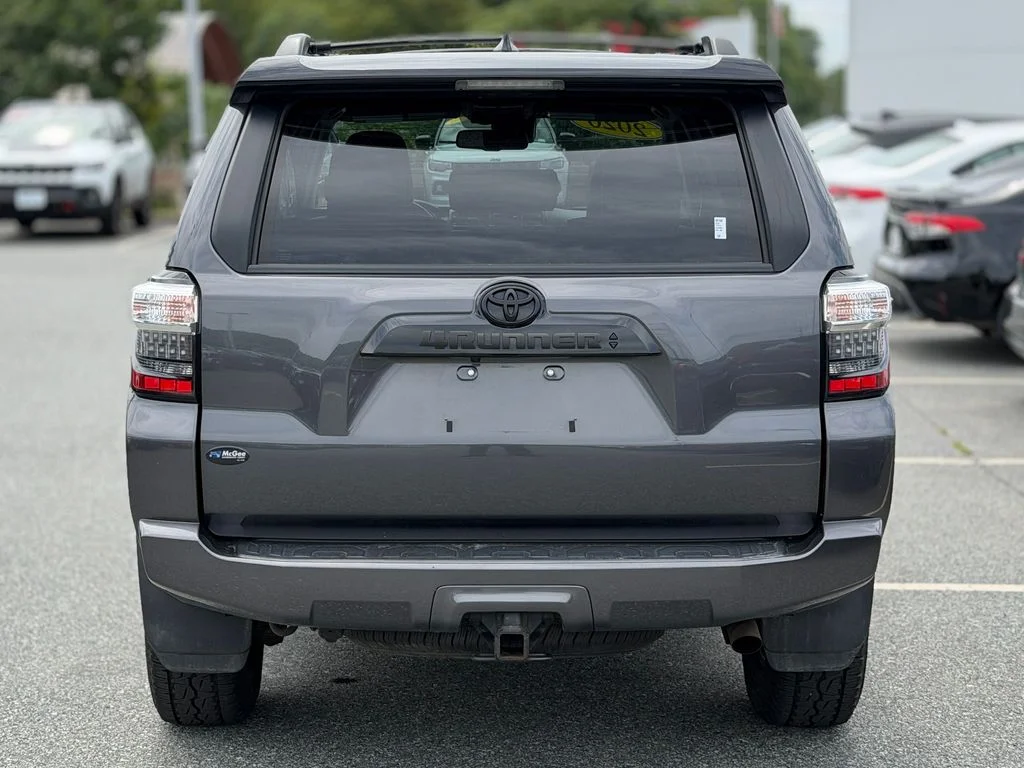 Used 2020 Gray Toyota Venture image 4