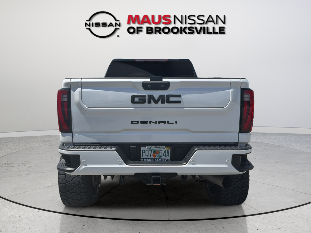 Used 2024 White GMC Denali Ultimate image 9
