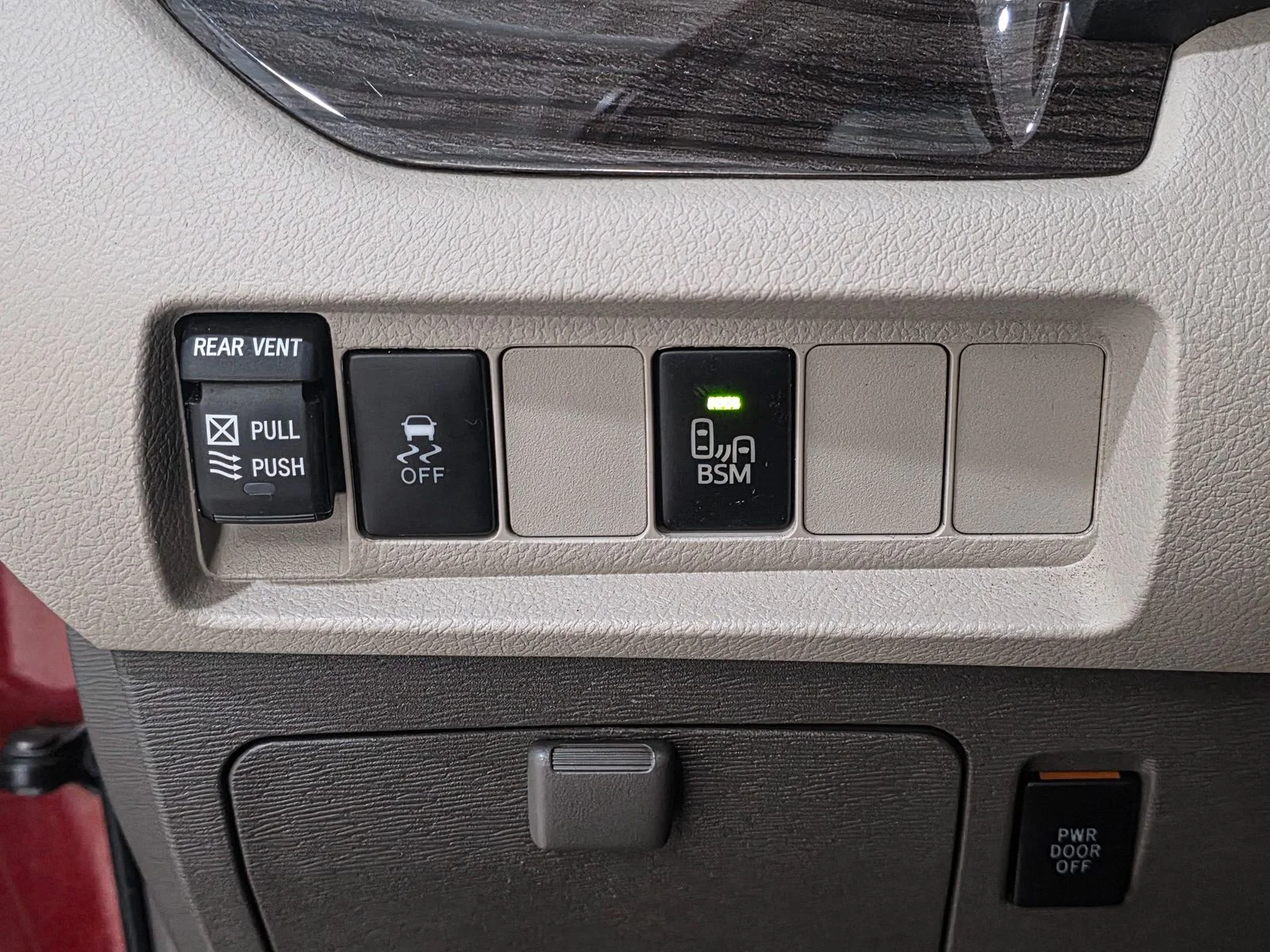 Used 2016 Red Toyota XLE image 27