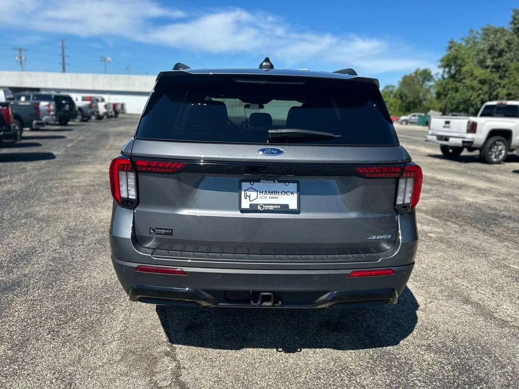 Used 2025 Gray Ford ST-Line image 5