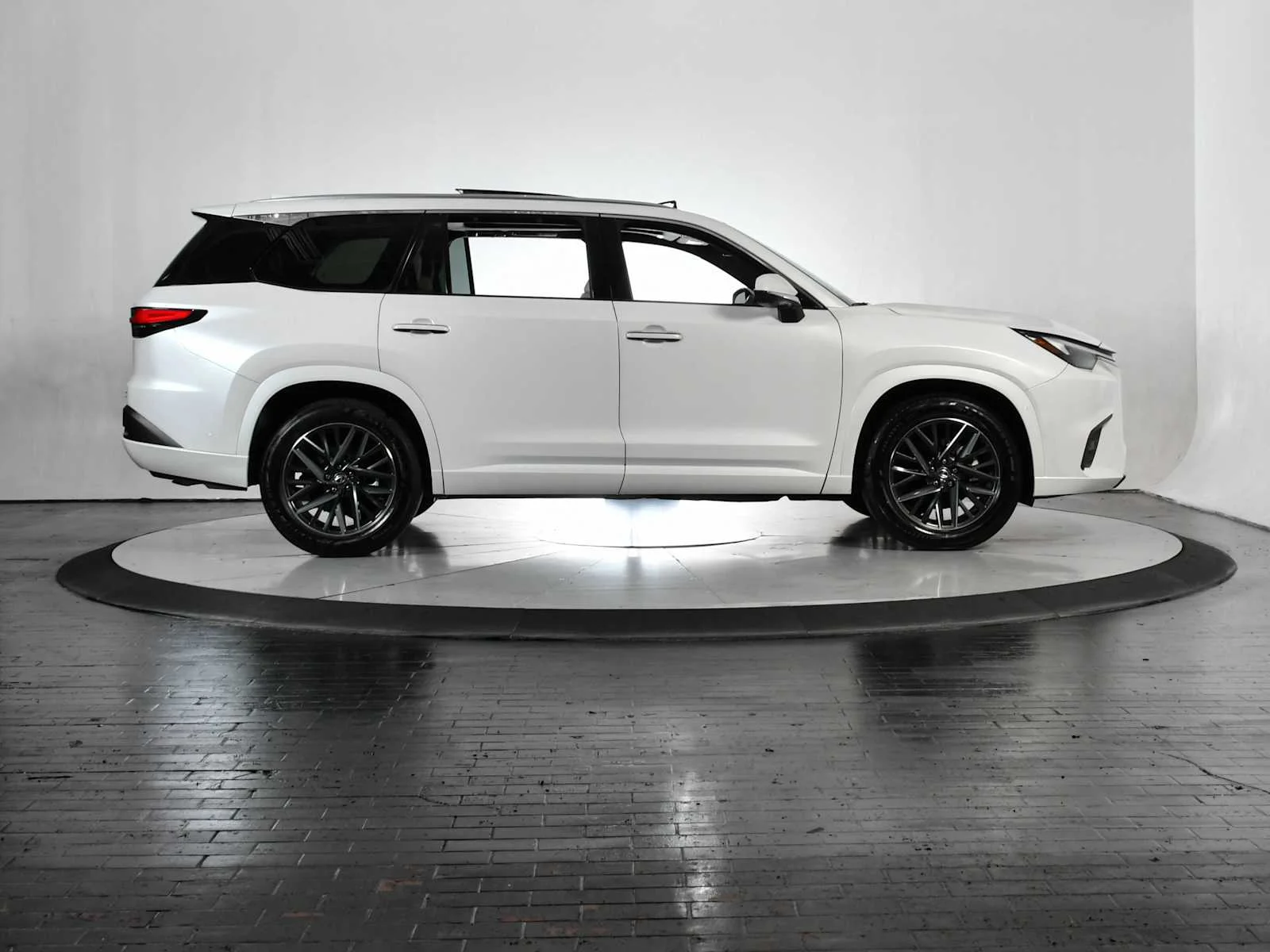 Certified Used 2025 WIND CHILL PEARL Lexus Premium image 8