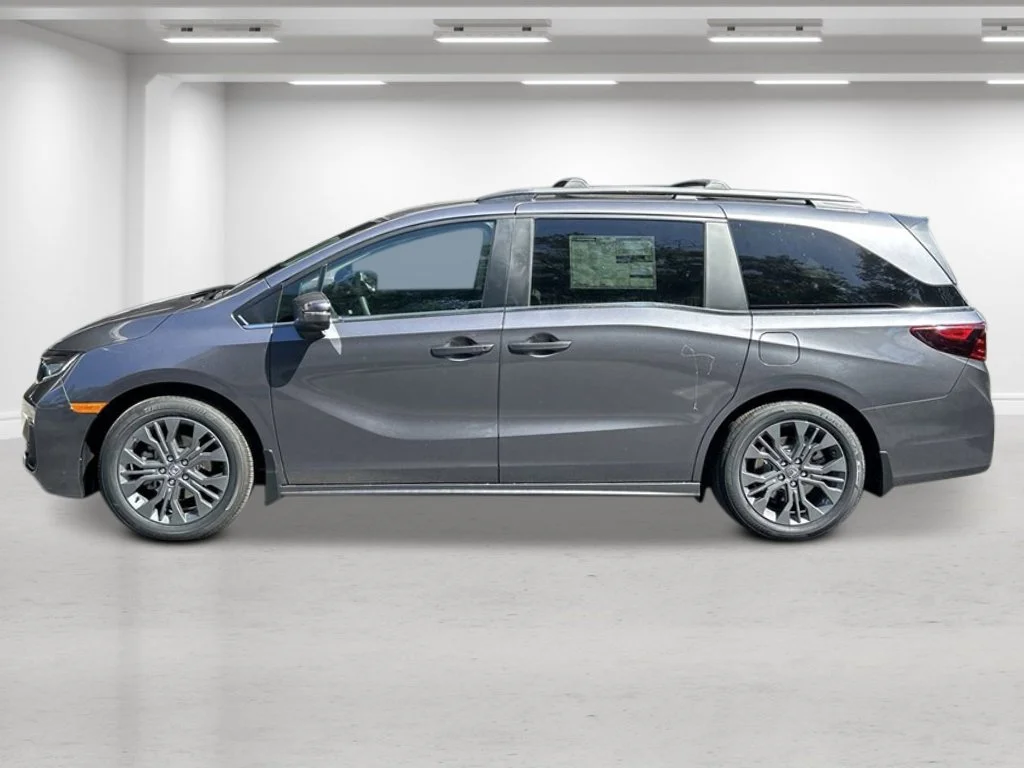 New 2027 Modern Steel Metallic Honda Touring image 2