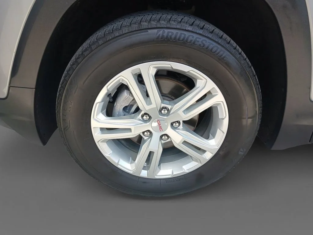 Used 2024 Sterling Metallic GMC SLE image 15
