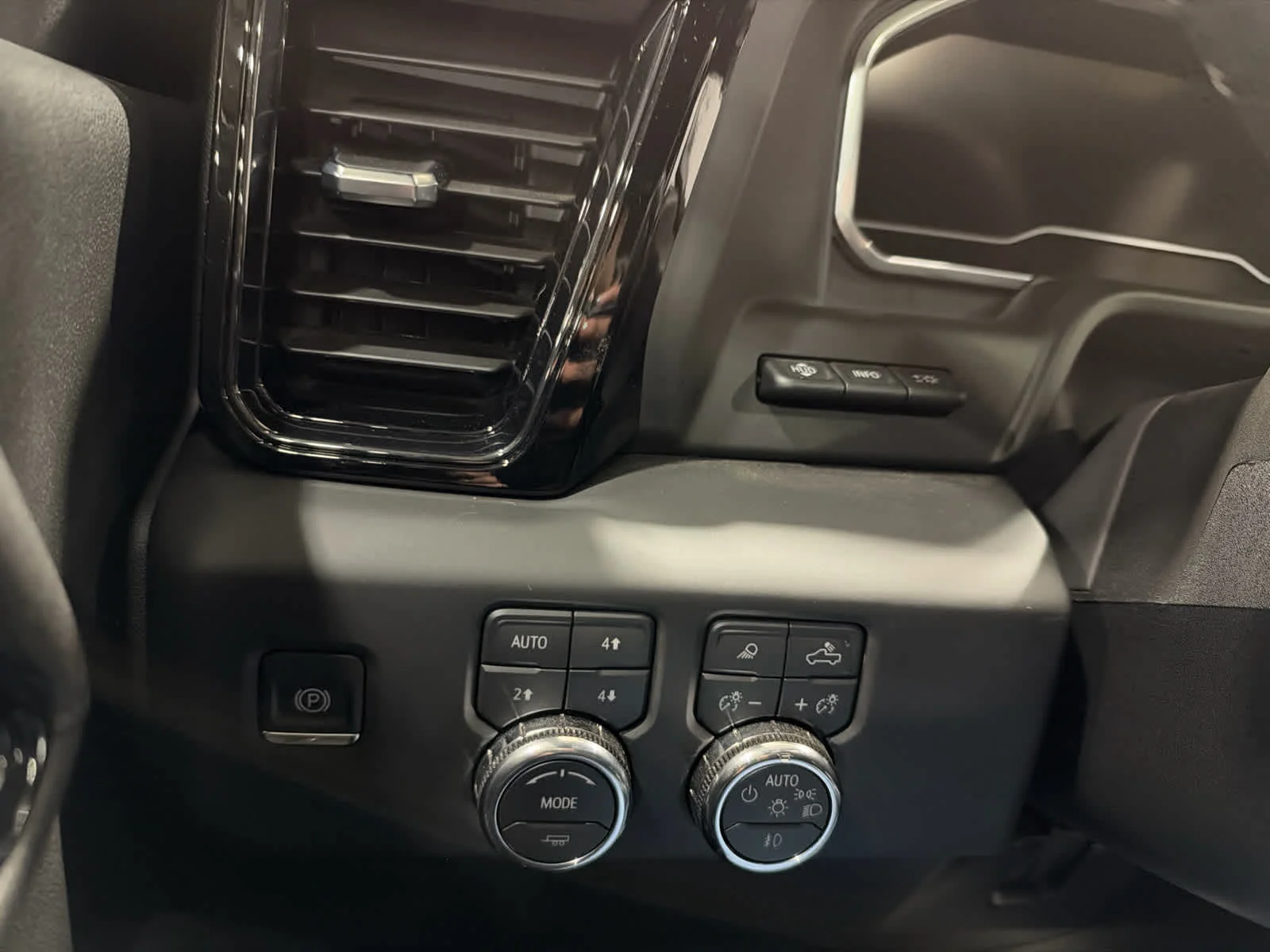 Certified Used 2025 Sterling Metallic GMC AT4 image 25