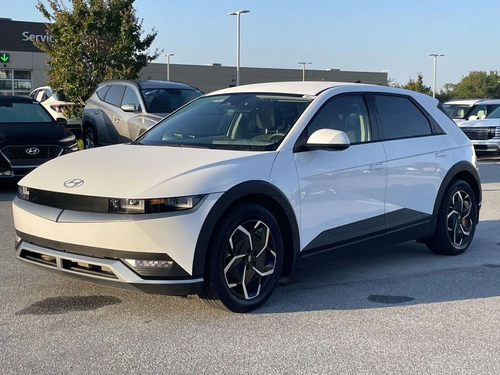 Used 2024 Atlas White Hyundai SE image 25