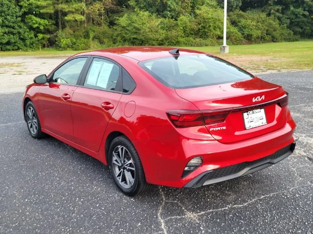 Used 2024 Red Kia LXS image 4