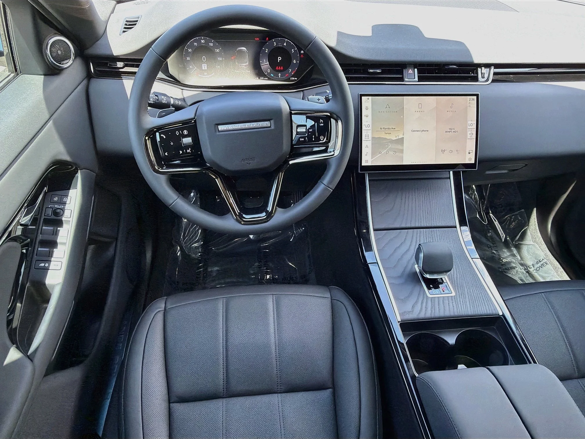 New 2026 Santorini Black Metallic Land Rover Core S image 16