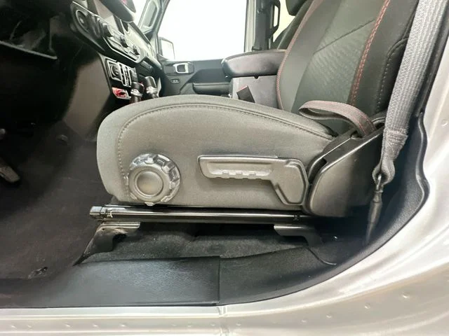 Used 2022 Silver Jeep Rubicon image 15
