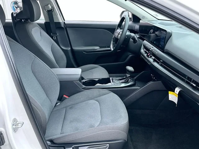 Used 2025 White Kia LXS image 15