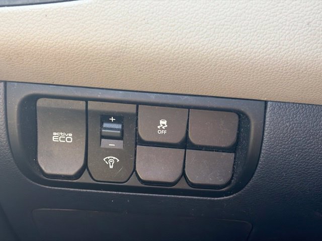 Used 2015 Red Kia LX image 26