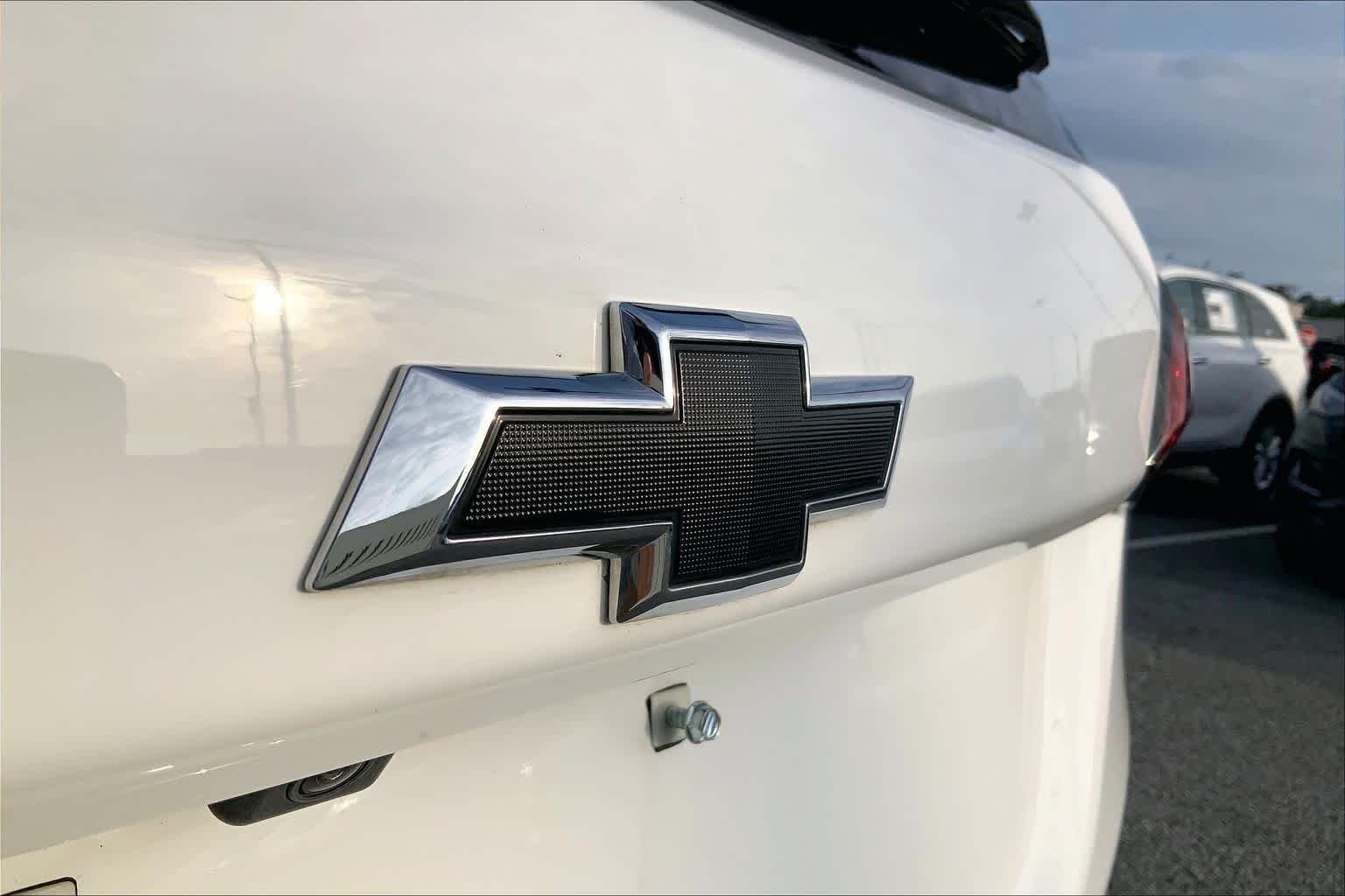 Used 2024 Summit White Chevrolet LT image 10