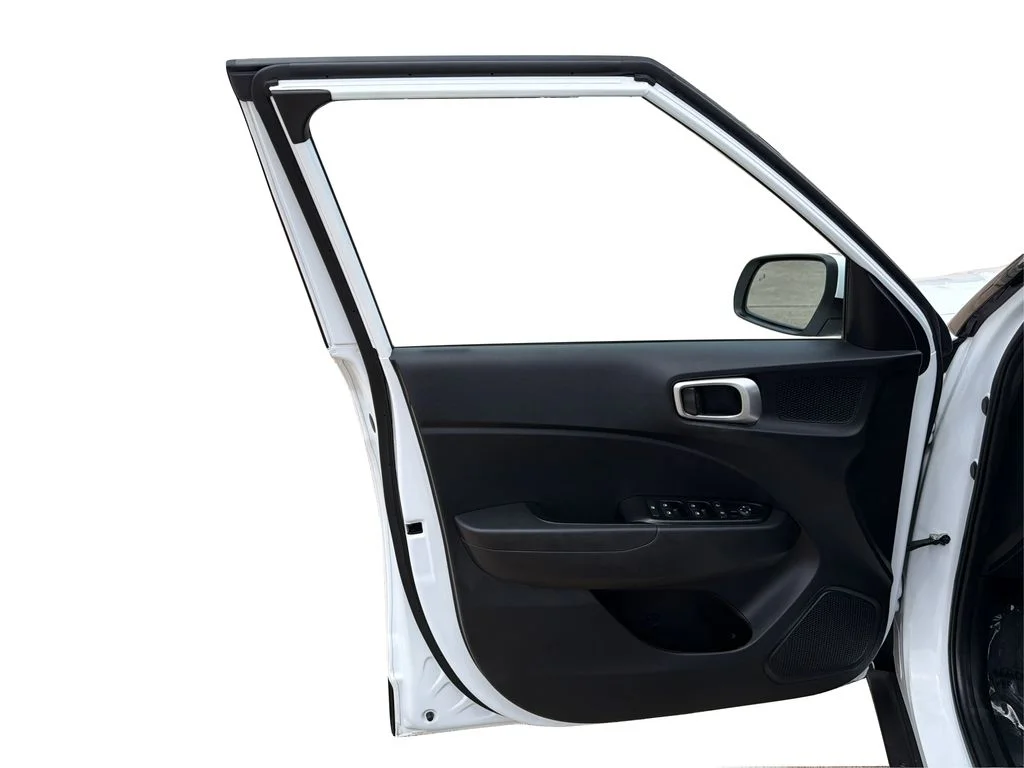 Used 2024 Lunar White Hyundai SEL image 21
