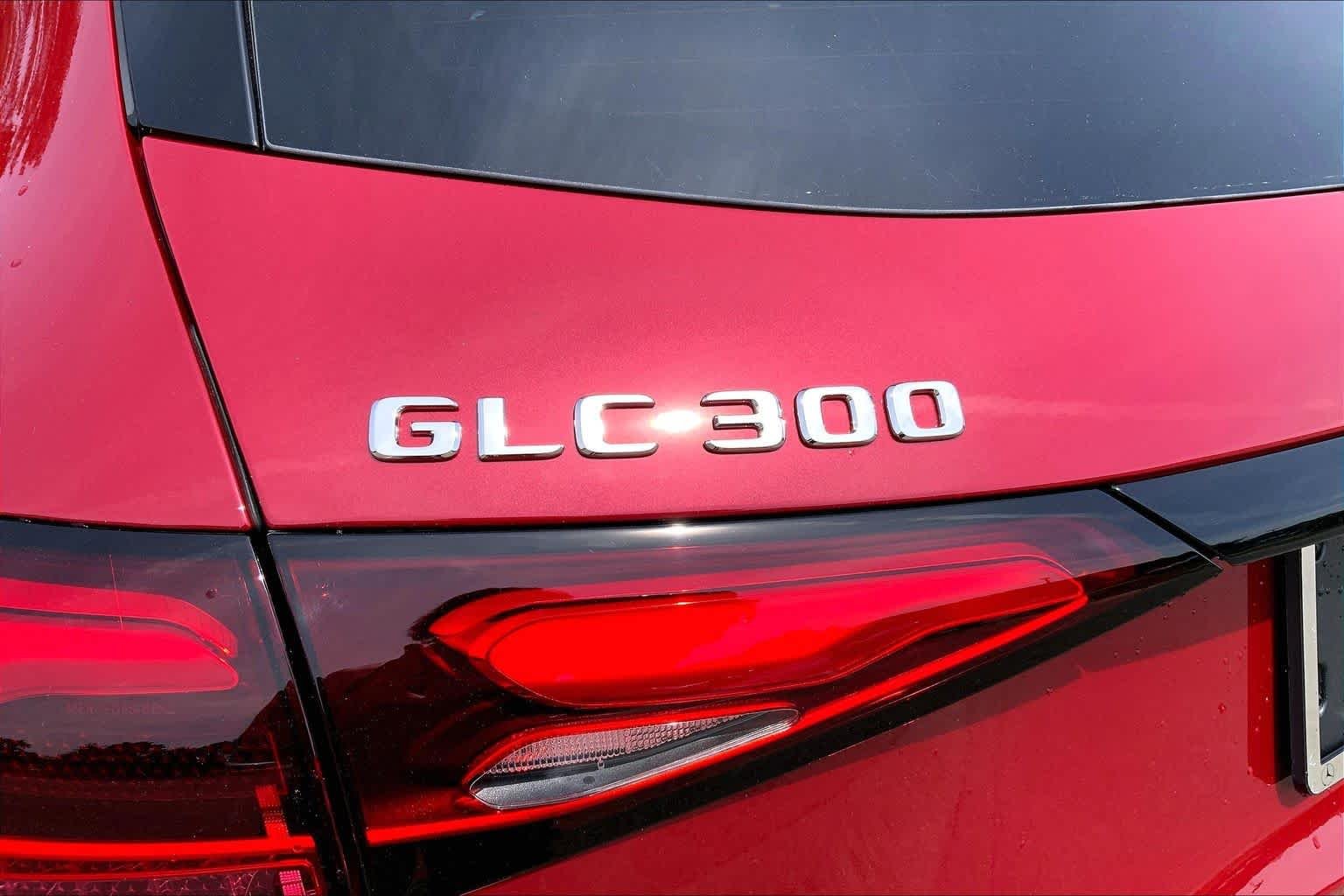 New 2026 MANUFAKTUR Patagonia Red Metallic Mercedes-Benz GLC 300 image 19