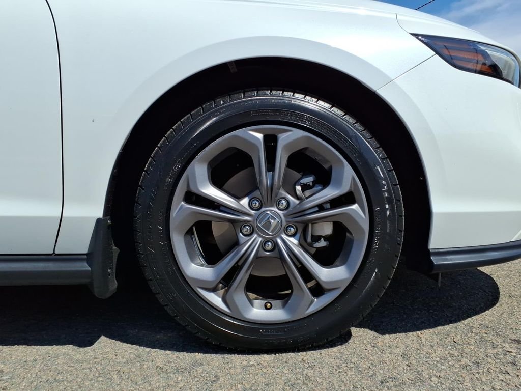 Used 2023 Platinum White Pearl Honda EX image 20
