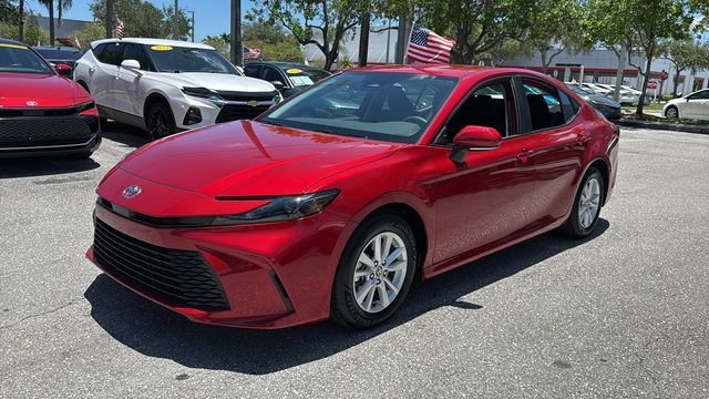 2025 Toyota Camry LE - Photo 3