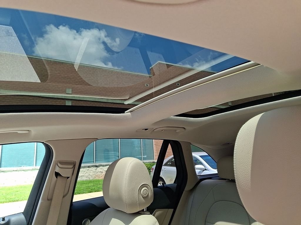 Used 2019  Mercedes-Benz GLC 350e image 14