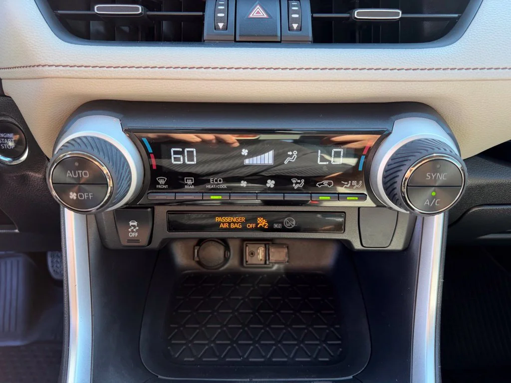 Used 2019 Midnight Black Metallic Toyota XLE Premium image 24