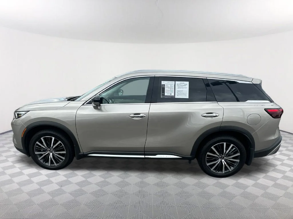 Used 2023 Silver INFINITI Sensory image 8