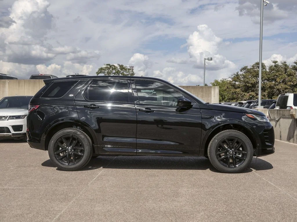 New 2025 Santorini Black Metallic Land Rover SE image 10