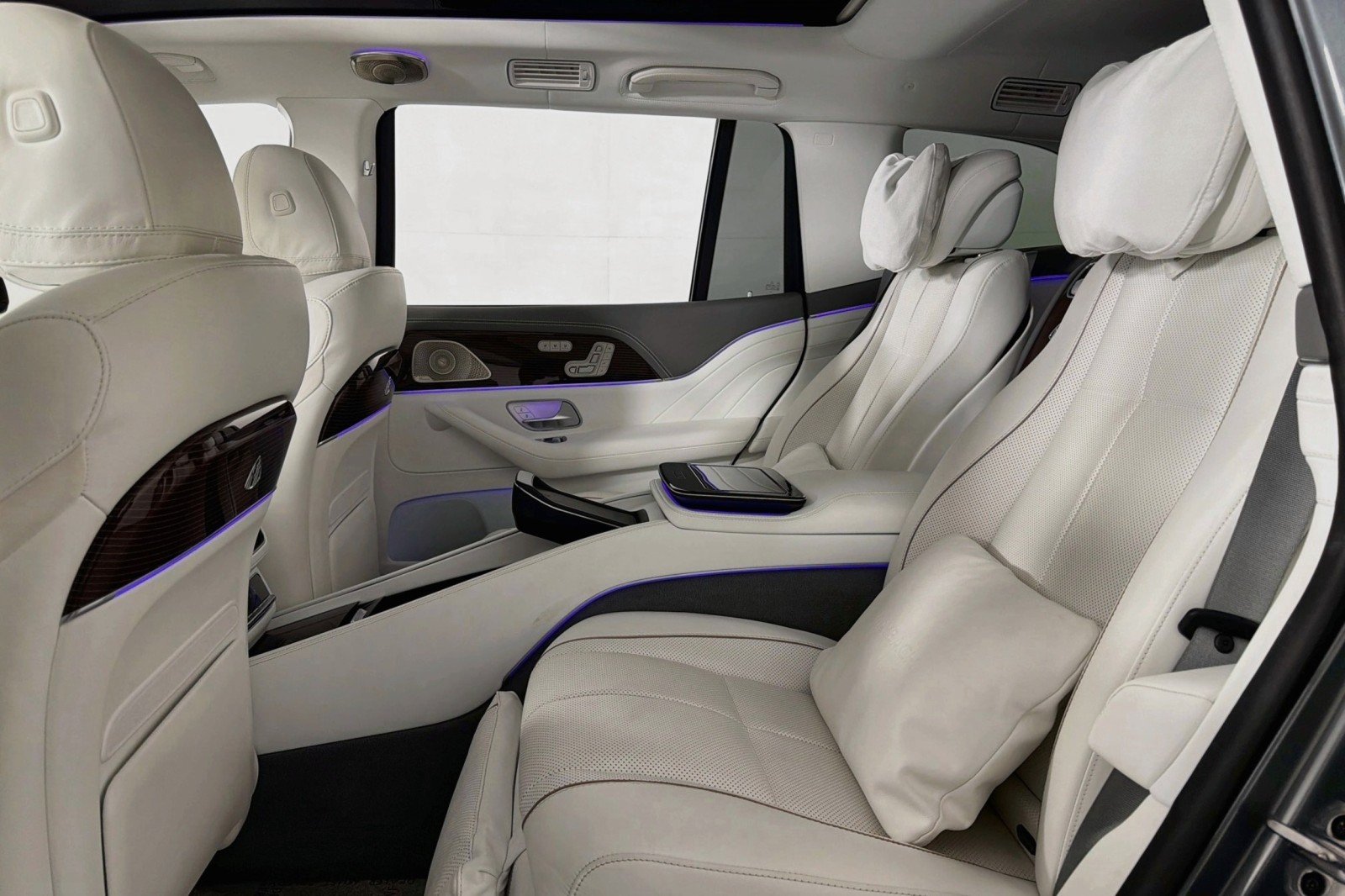 Certified Used 2023 Cirrus Silver Metallic Mercedes-Benz Maybach GLS 600 image 9