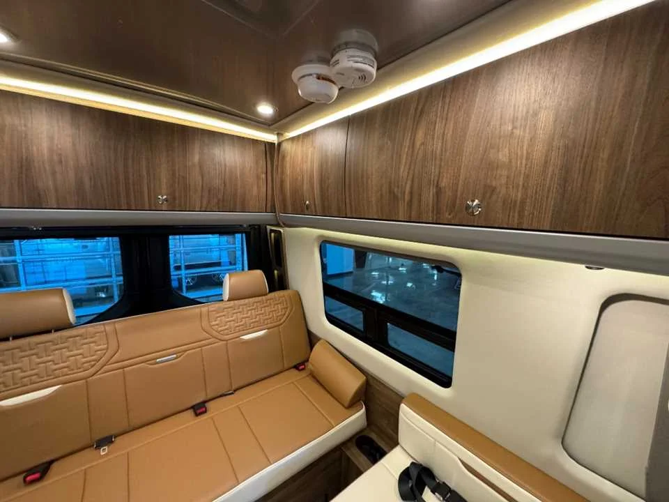 New 2027 TENORITE GREY PREMIUM METALLIC AIRSTREAM  image 25