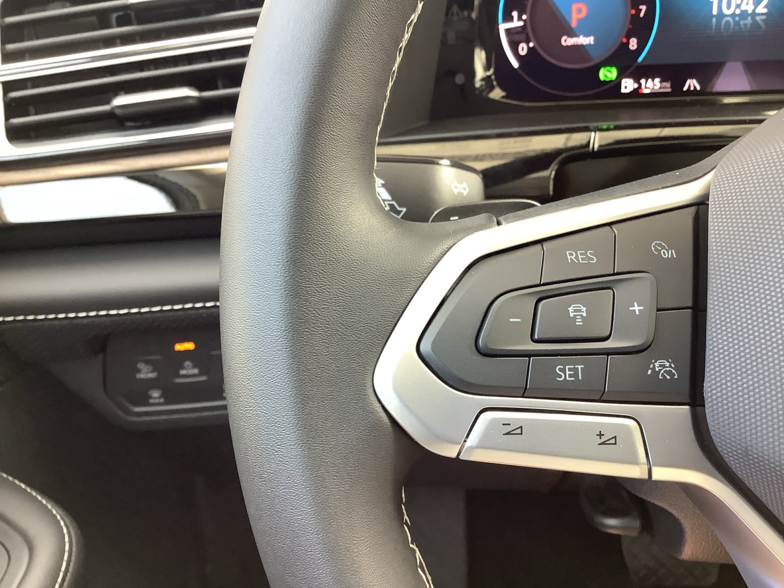 New 2026 PURE GRAY Volkswagen 2.0T SE w/Technology image 27