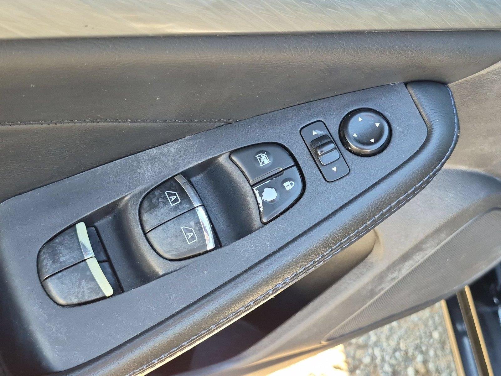 Used 2016 Super Black Nissan 3.5 S image 15