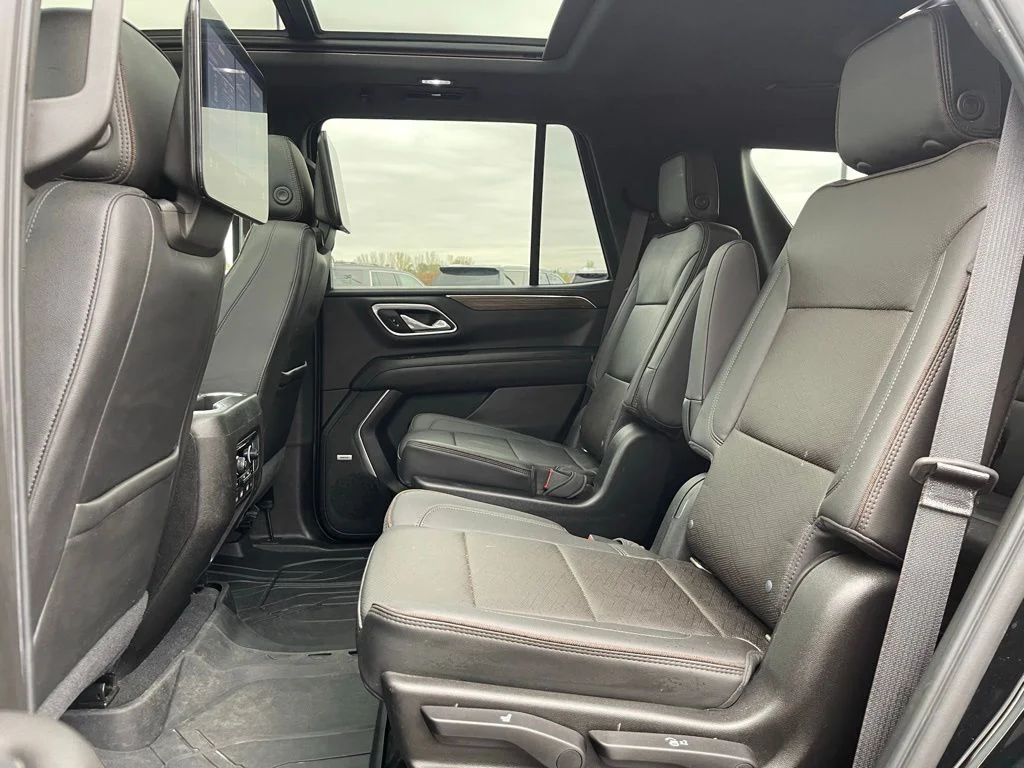 Used 2021  Chevrolet High Country image 28