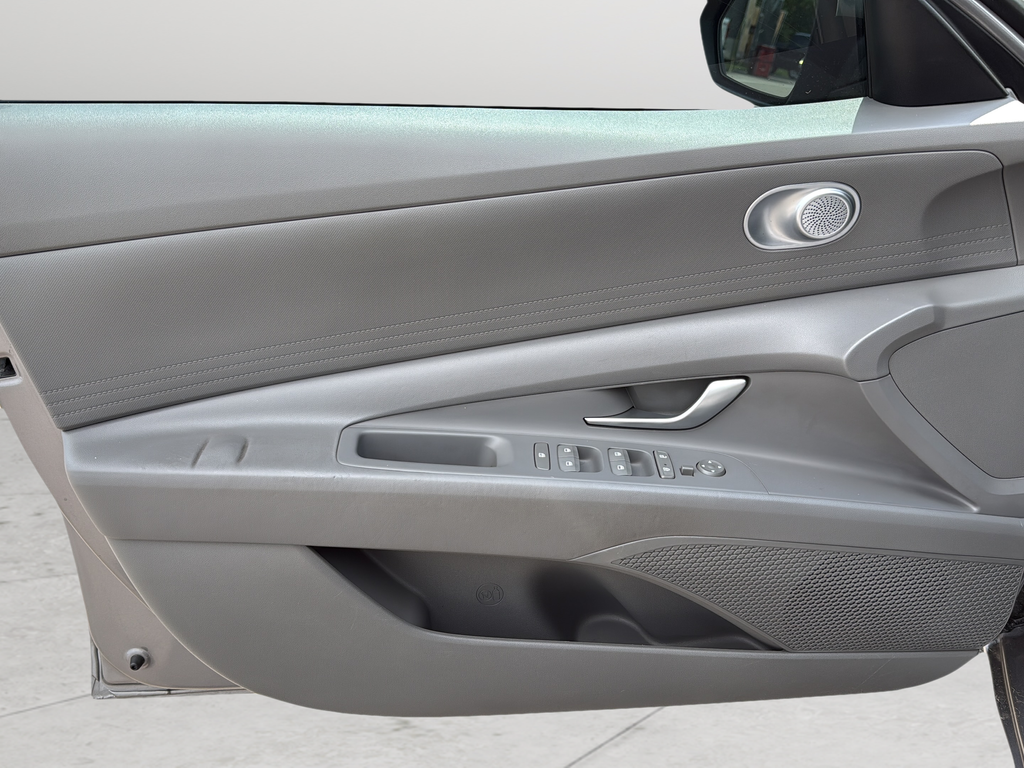Used 2023 Silver Hyundai SEL image 28