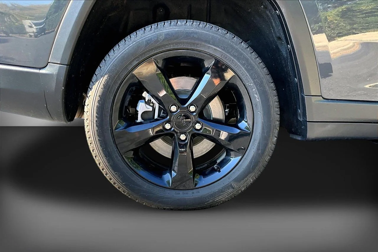 Used 2025 Gray Jeep Limited image 33
