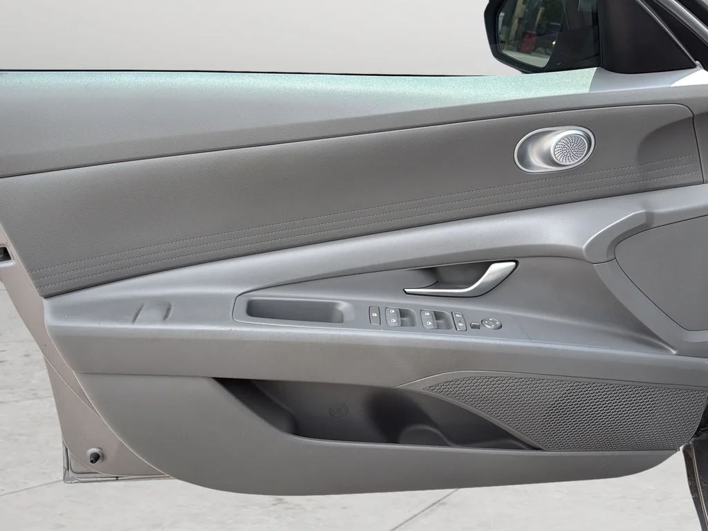Used 2023 Silver Hyundai SEL image 28