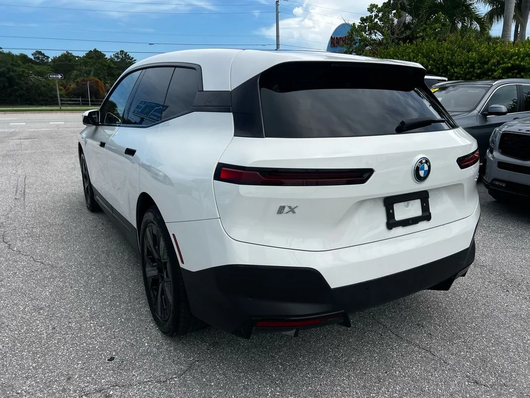 Used 2024 White BMW xDrive50 image 4