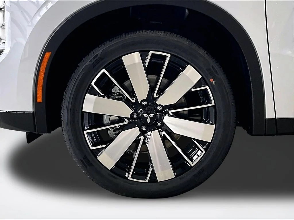 New 2026 White Mitsubishi SE image 14