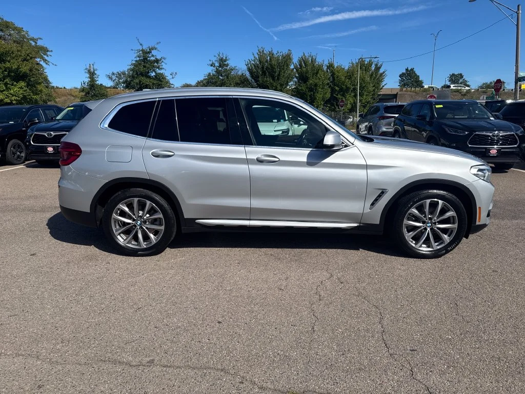 Used 2019 Silver BMW xDrive30i image 10