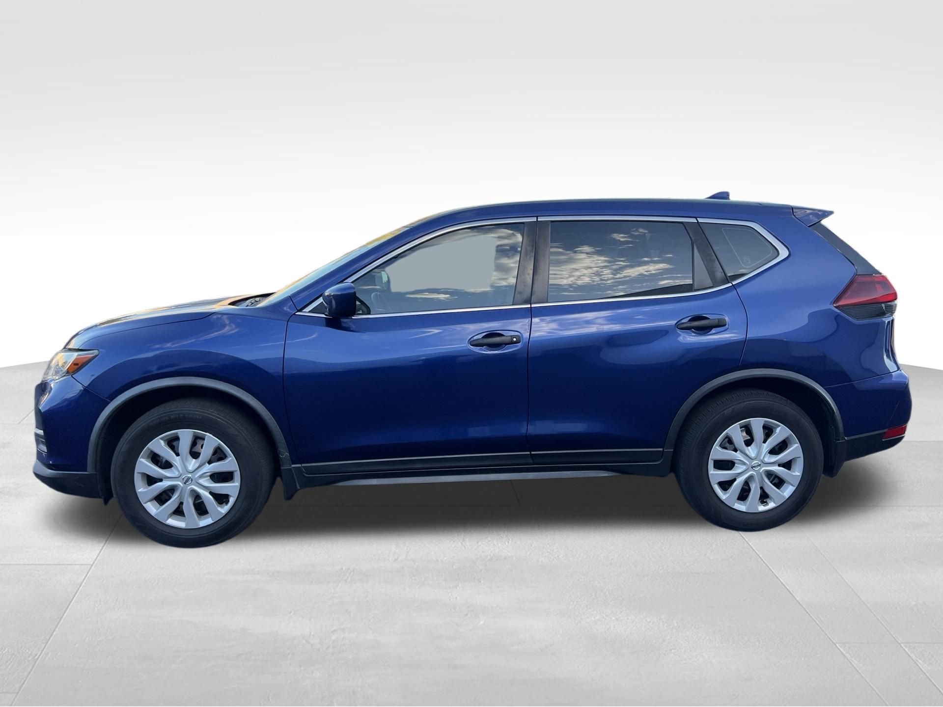 Used 2020 Blue Nissan S image 8