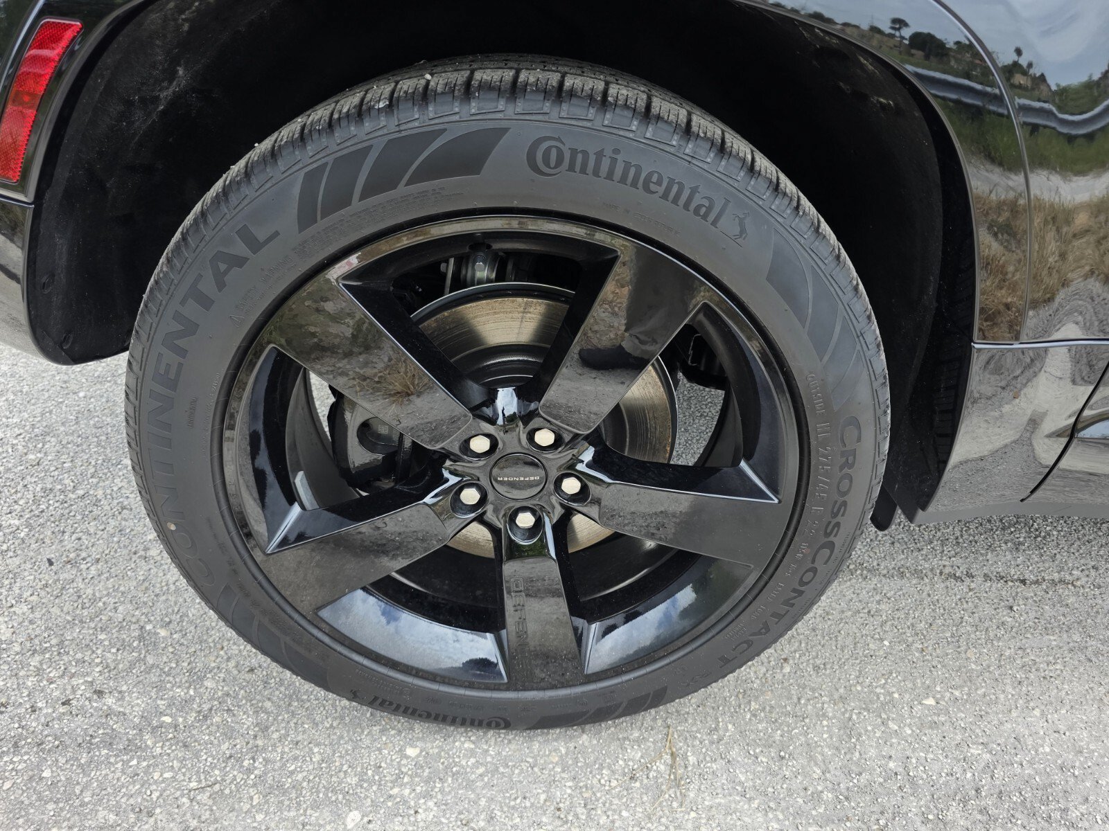 New 2026 Santorini Black LAND ROVER V8 image 9