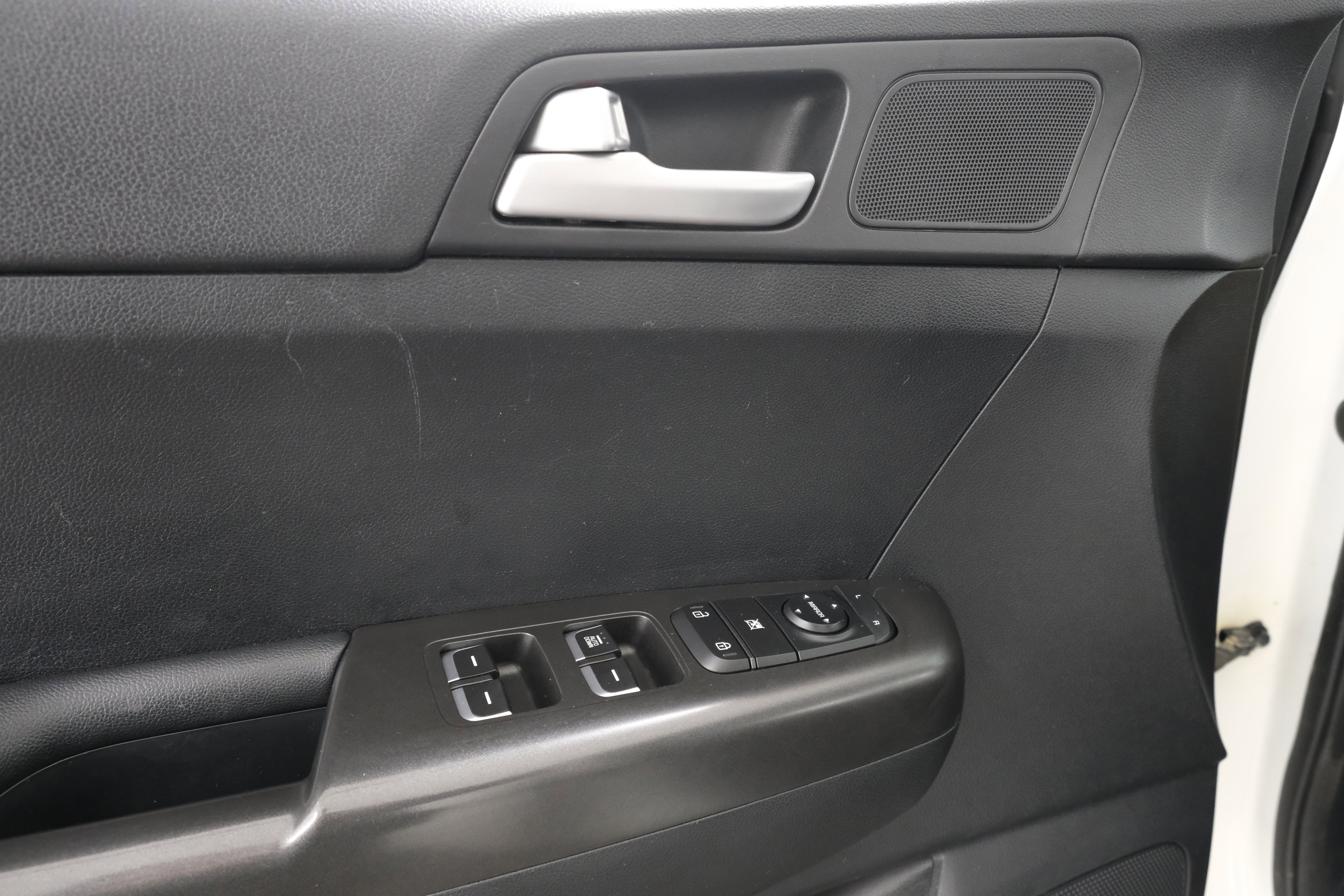 Used 2018 Clear White Kia LX image 25
