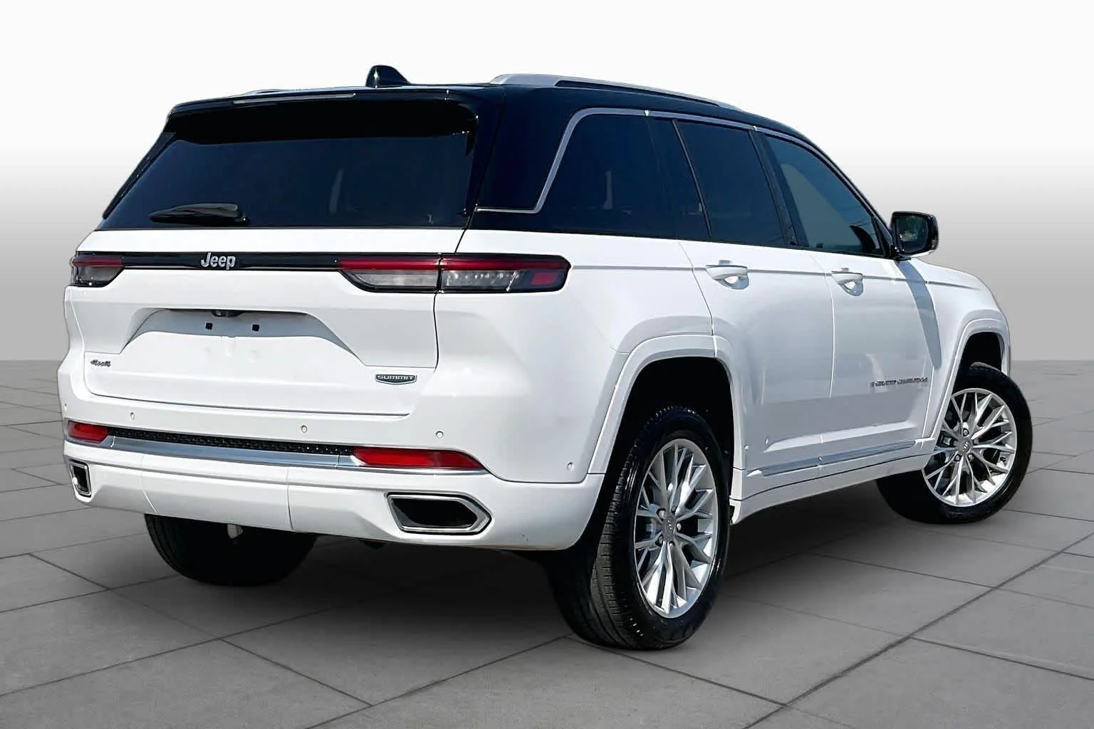 Used 2022 Bright White Clearcoat Jeep Summit image 12